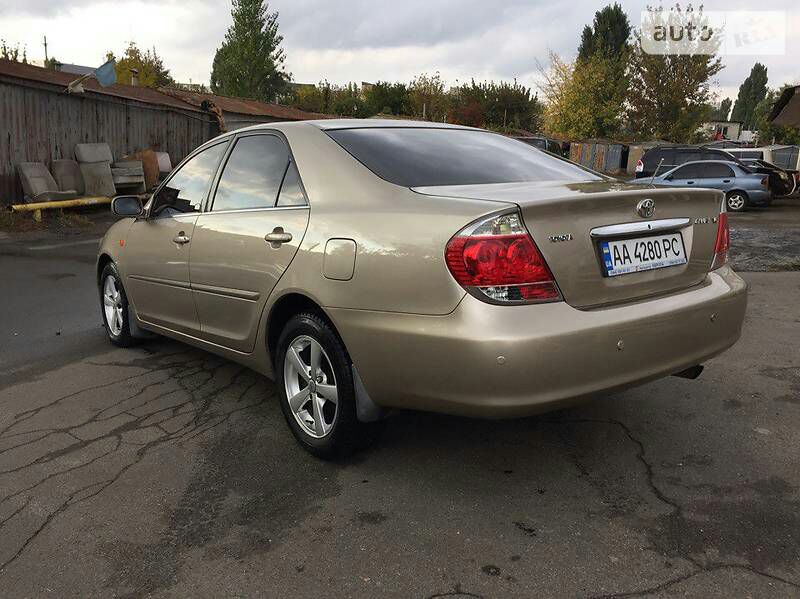 toyota_camry__166894551fx.jpg